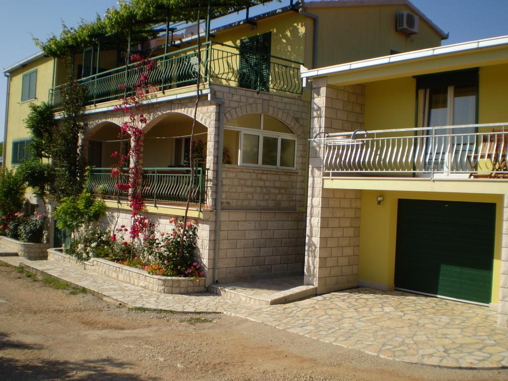 Apartments Duricic Loviste Ngoại thất bức ảnh