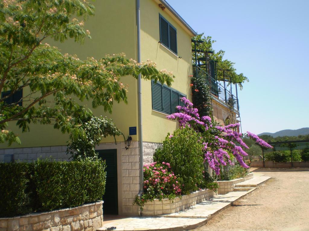 Apartments Duricic Loviste Ngoại thất bức ảnh