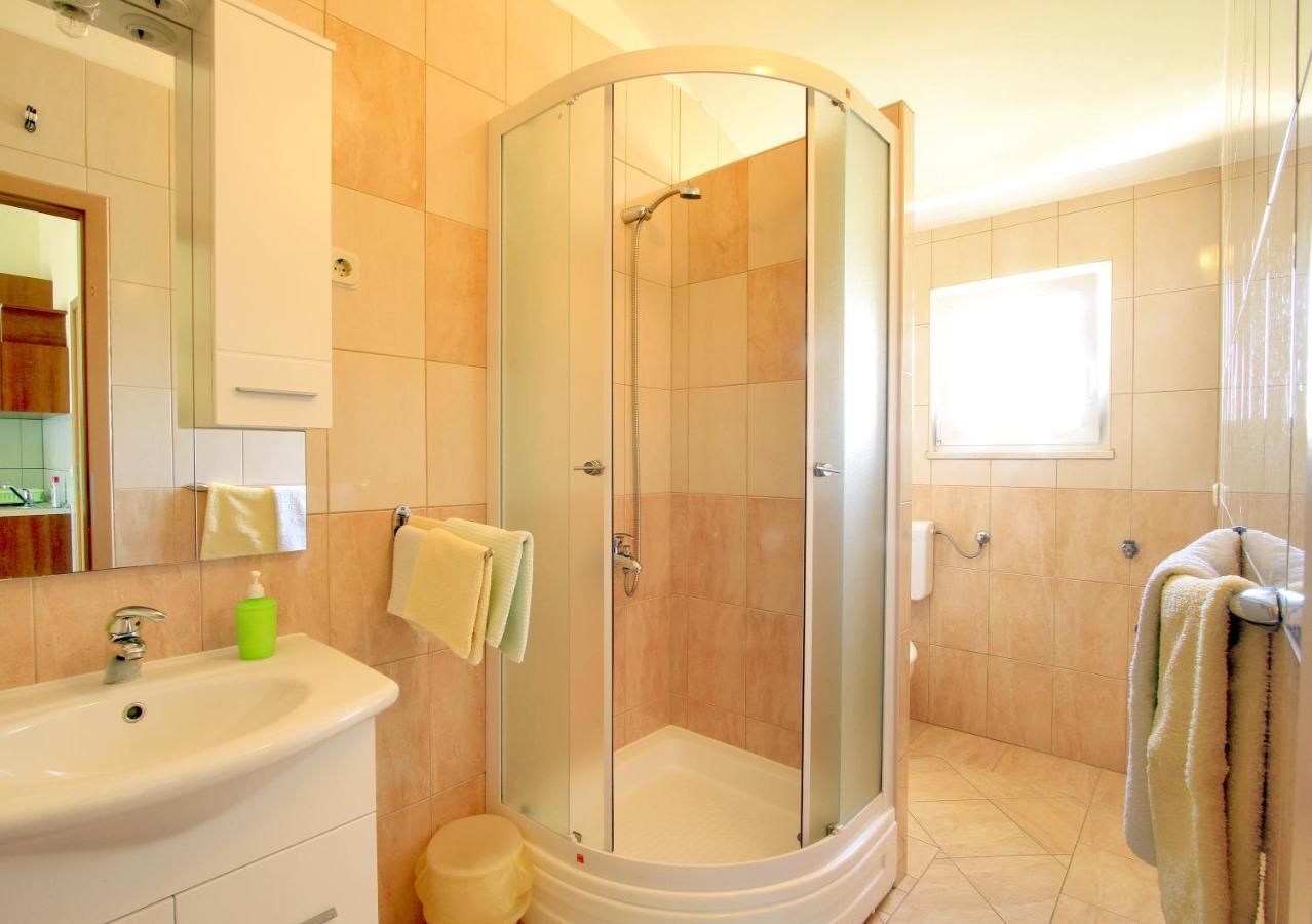 Apartments Duricic Loviste Ngoại thất bức ảnh